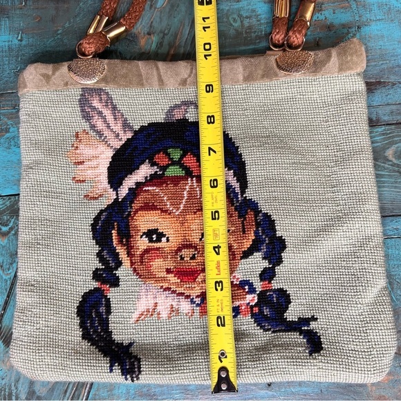Aboriginal First Nations Needlepoint Handmade Purse - Picture 12 of 16